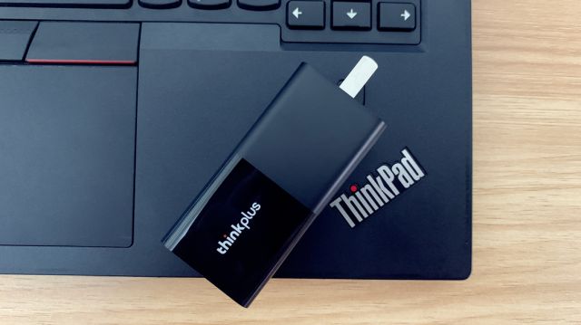 高能小巧、极速闪充——体验联想thinkplus氮化镓65W口红电源