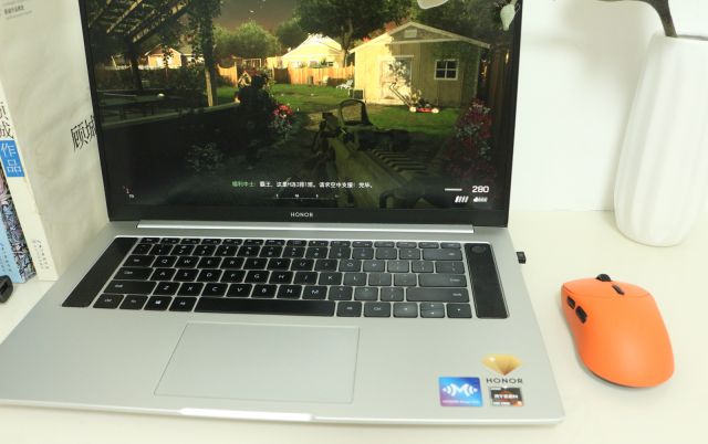 双8K回报率、狂暴电竞模式、120天不充电! 雷柏VT1系列无线电竞鼠标体验