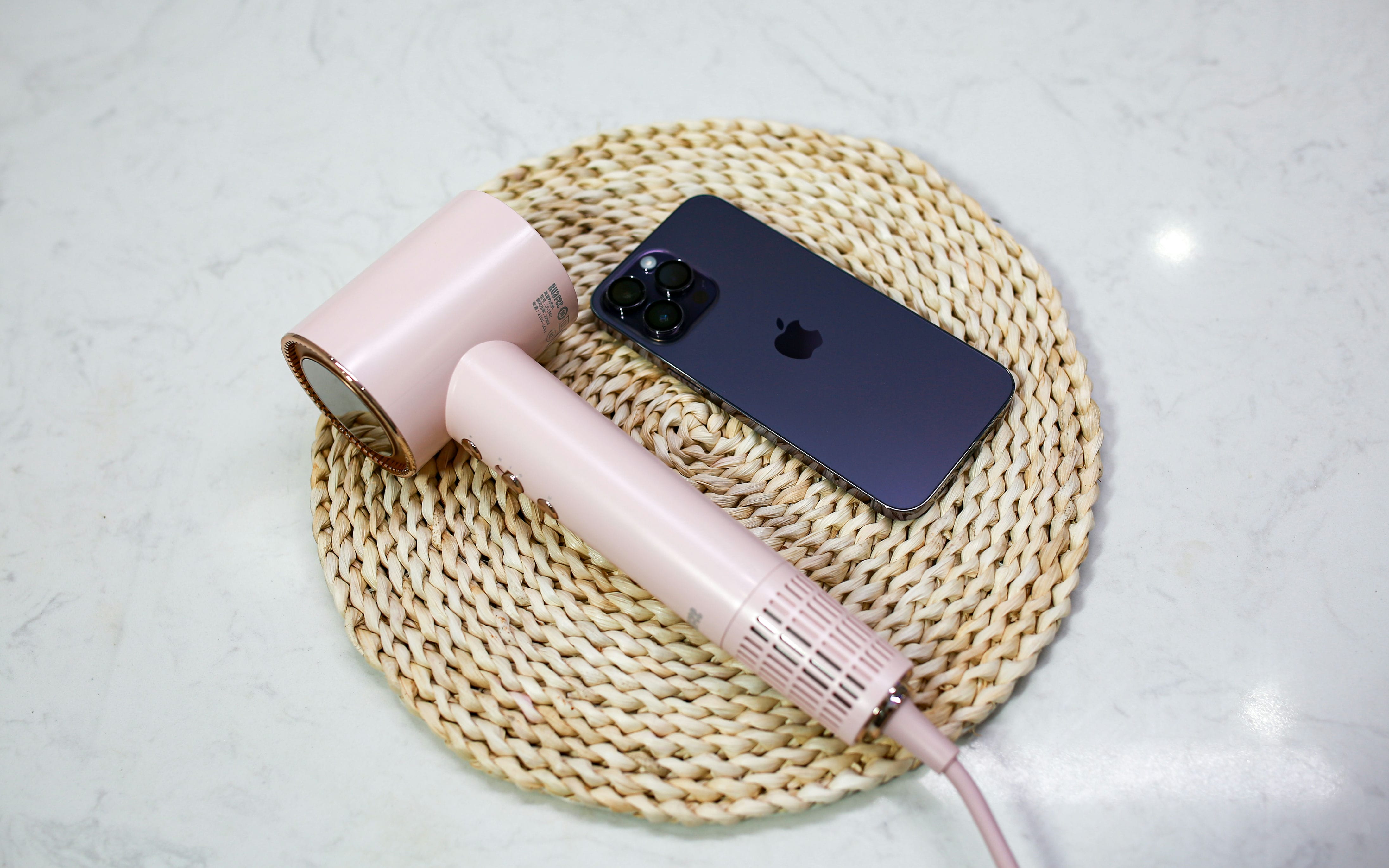 和 iPhone 14 Pro Max  比大小